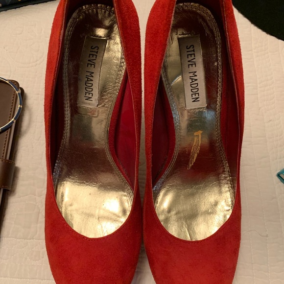Steve Madden Size 9 Red Suede 5” Platform Heels - Picture 3 of 6